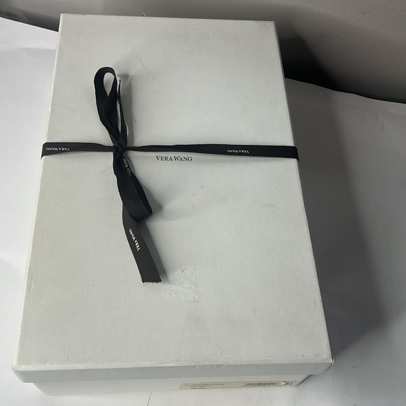 Vera Wang Pair of 2 New in Box LK 11” Toasting Flutes Crystal & Silvertone - Picture 7 of 8